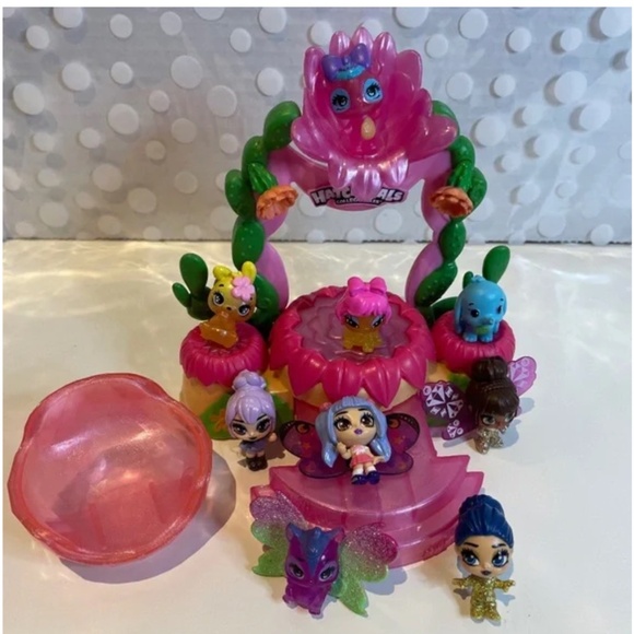 👀2 for $20- HATCHIMALS CollEGGtibles💡Light-up Stage Talent Show Playset - - Picture 1 of 13